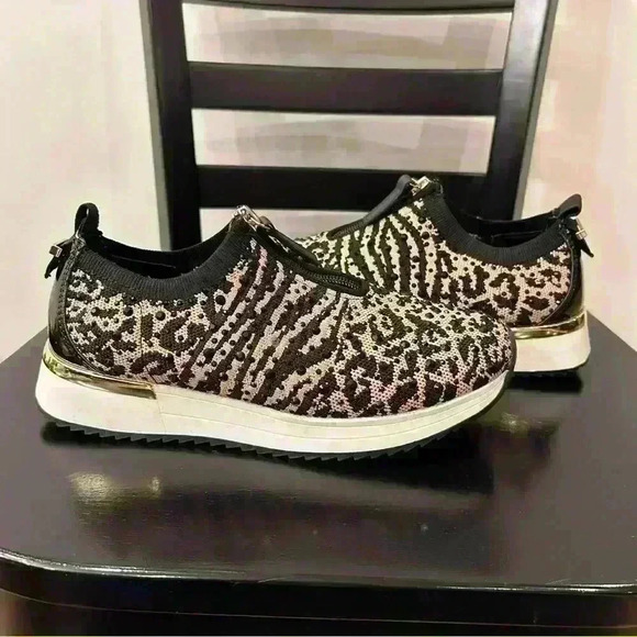 Kenneth Cole Reaction Womens Cameron Zip Jewel Jogger Sneaker size 6‎ - Picture 1 of 8